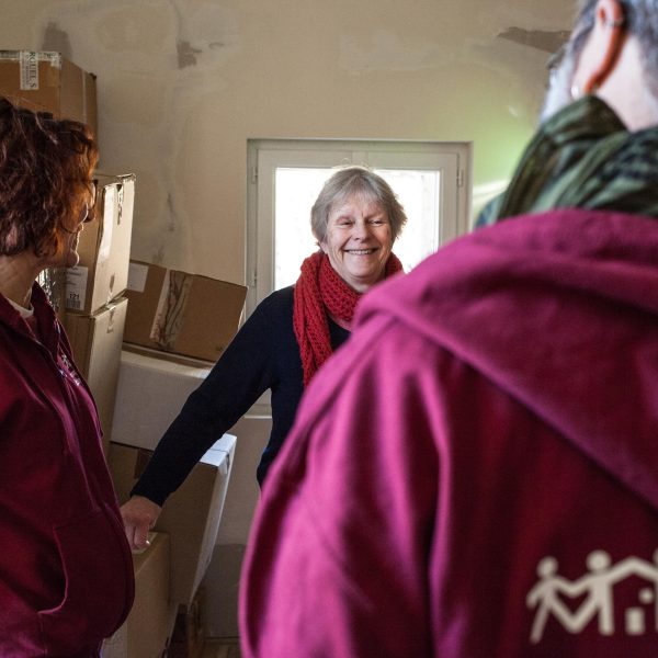 13 janvier 2022 - Visite chez une propriétaire occupante, 6 rue Georges Clémenceau à La Roque d'Anthéron, où les CPB ont réalisé des travaux de rénovation énergétique et d'amélioration de l'habitat (murs, fenêtres, terrasse, cuisine, salle de bains). Chantier en cours.